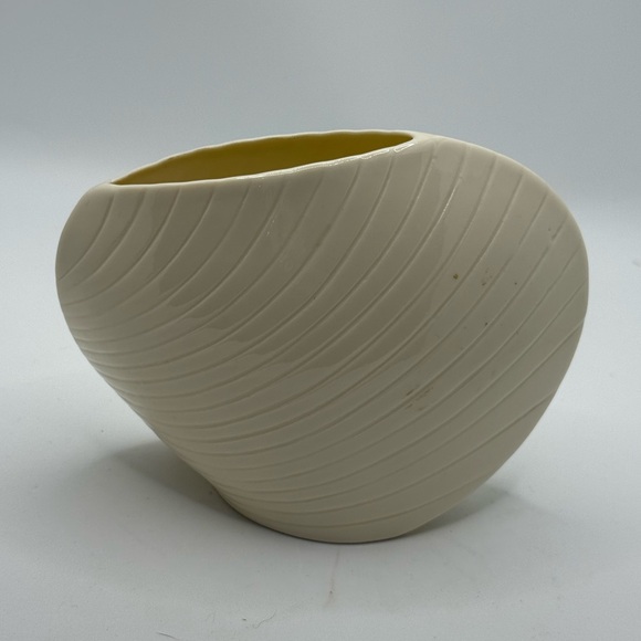 Spiral Shell Vase, Belleek Vase, Irish Vase, Belleek China, Irish Porcelain - Picture 4 of 6